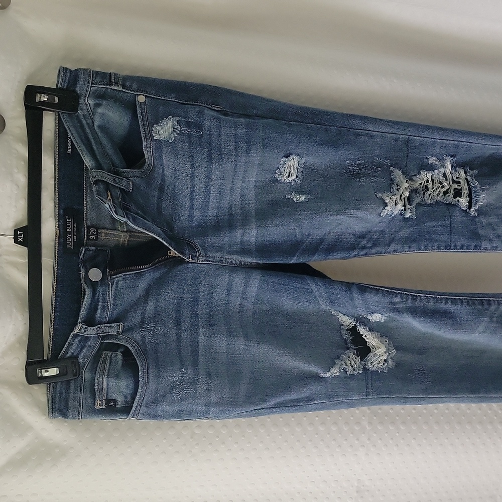 NEW JUDY BLUE distressed 7/8 length jeans size 9/29 (STRETCHY) FIT 8-11